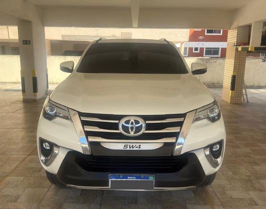 TOYOTA HILUX SW4 2.8 SRX 4X4 7 LUGARES 16V TURBO INTERCOOLER DIESEL 4P AUTOMÁTICO TOYOTA HILUX SW4 2.8 SRX 4X4 7 LUGARES 16V TURBO INTERCOOLER DIESEL 4P AUTOMÁTICO